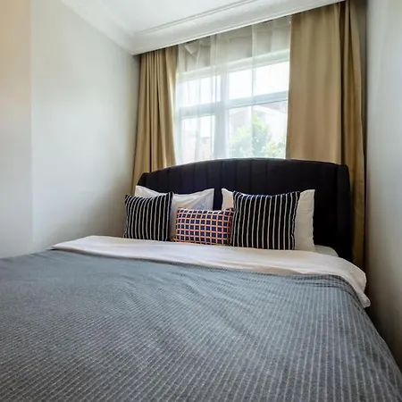 3-bedroom Flat شقة