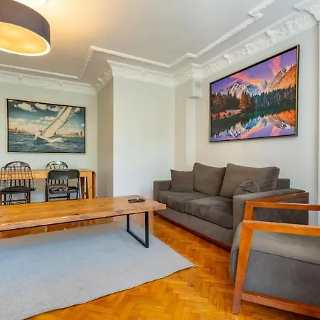 3-bedroom Flat شقة